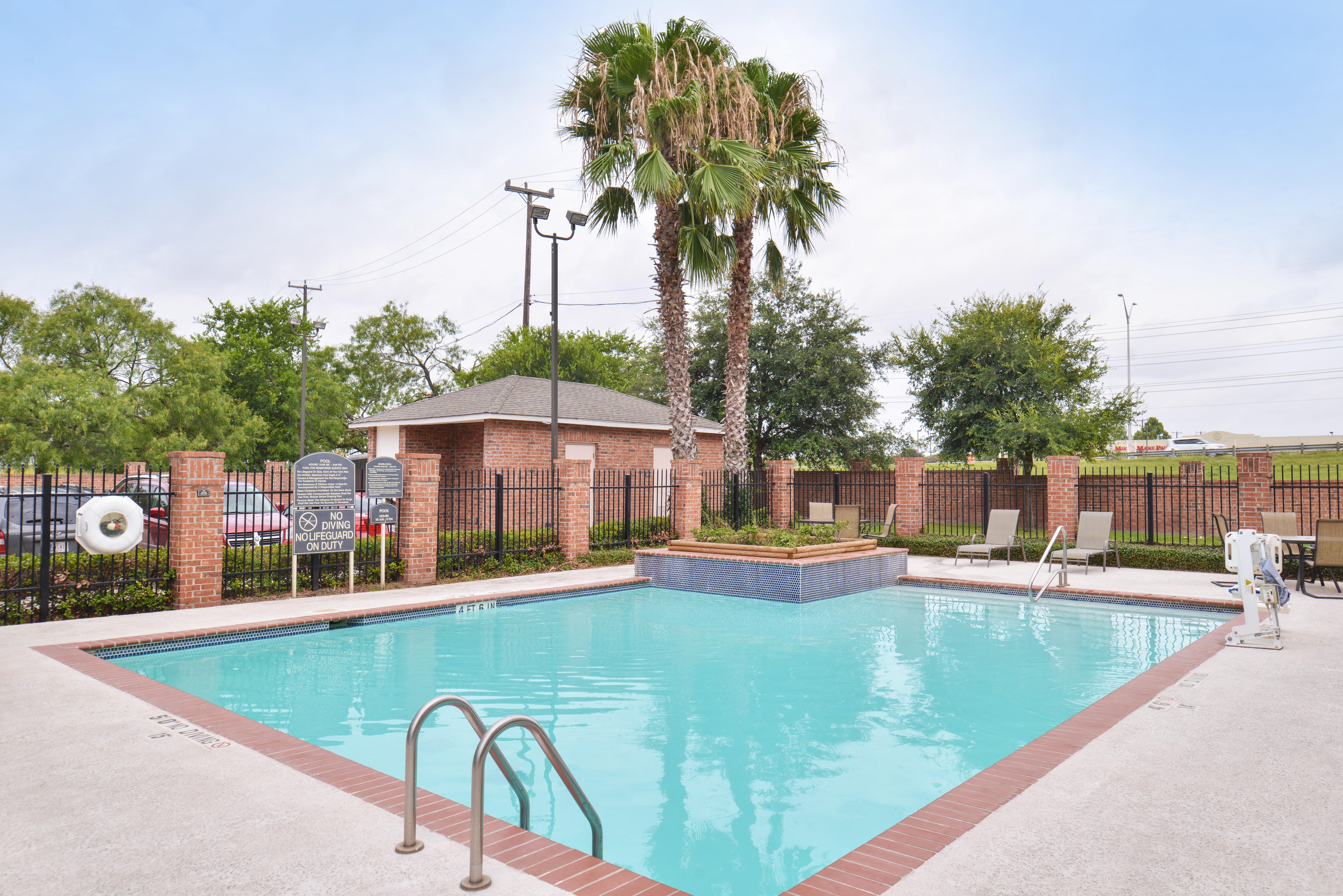 Holiday Inn Express & Suites San Antonio South Extérieur photo