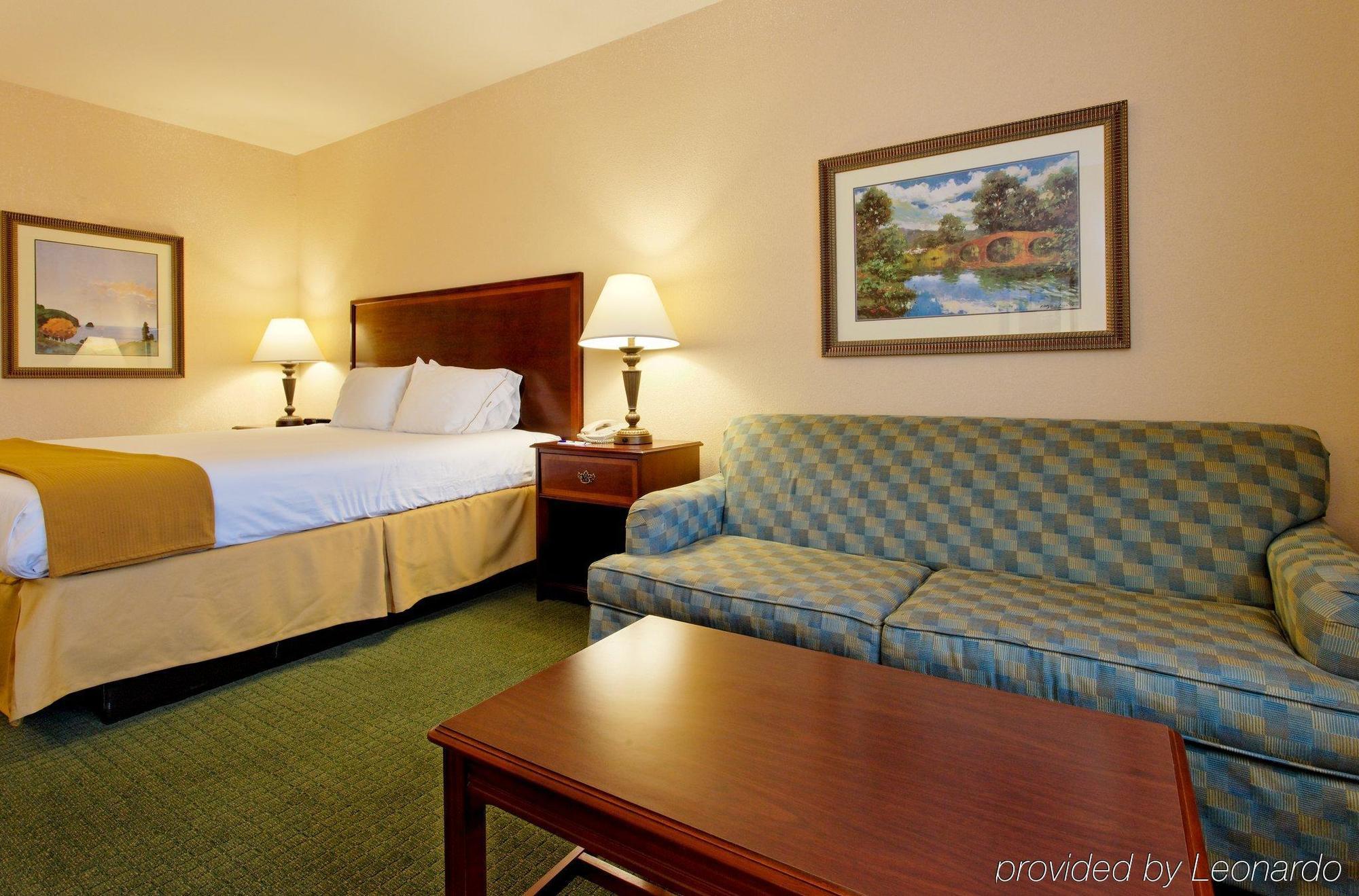 Holiday Inn Express & Suites San Antonio South Extérieur photo