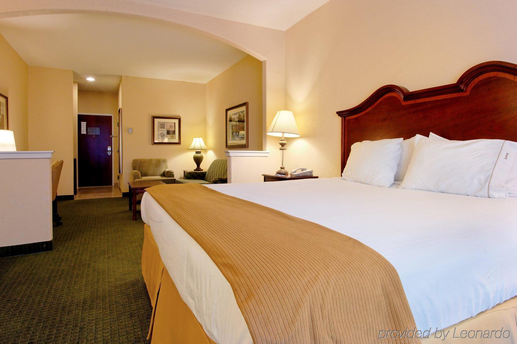 Holiday Inn Express & Suites San Antonio South Extérieur photo